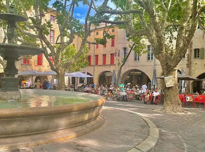 En Tres Bien Situe * Uzès